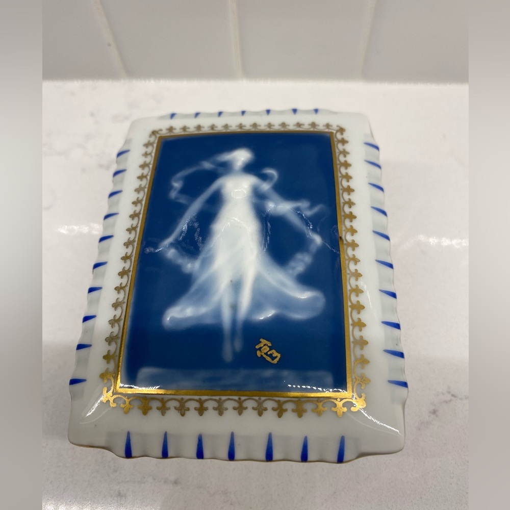 Limoges Cameo 24k Gold Trim Trinket Box